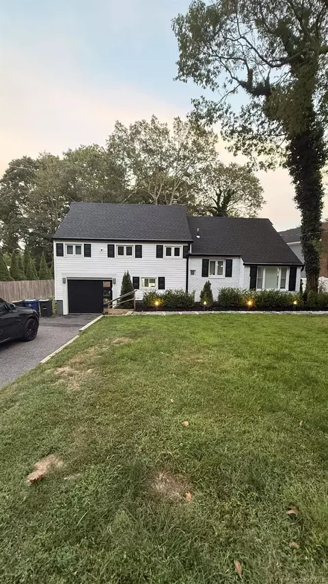 12 Croton St, Melville, NY 11747