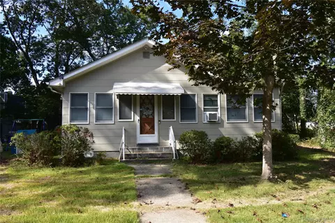 145 Clinton Ave, Mastic, NY 11950