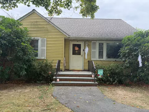 15 Freeland St, Monroe, NY 10950