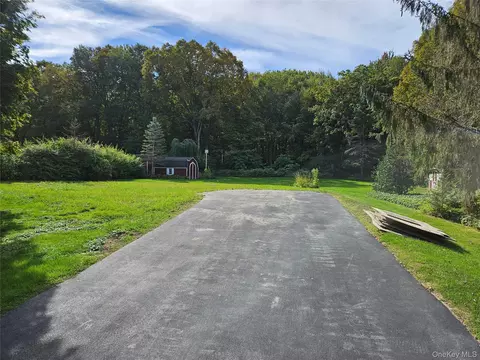 16 Seven Oaks Ln, Southeast, NY 10509