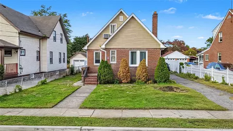 211 Ash St, Valley Stream, NY 11580