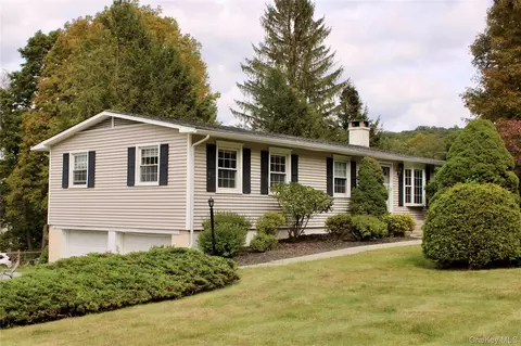 4 Deer Run Ct, Kent, NY 10512