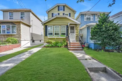 2559 123rd St, Flushing, NY 11354