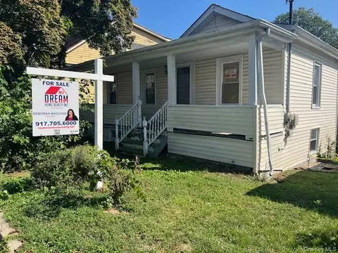 117 12th Ave, Sea Cliff, NY 11579