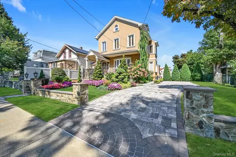 14915 11th Ave, New York, NY 11357