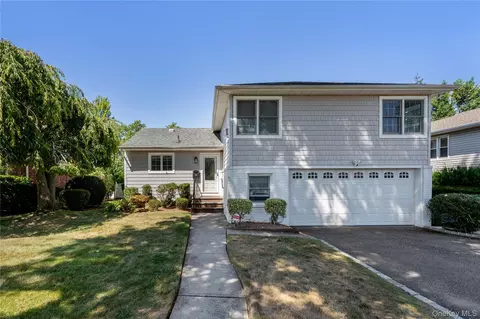 106 Hayes St, Garden City, NY 11530