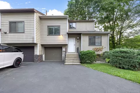 9 Spruce Ct, Fishkill, NY 12524