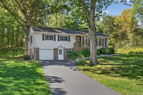 65 Hawxhurst Rd, Monroe, NY 10950