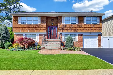 2 Roosevelt Ave, Massapequa Park, NY 11762