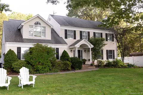 7 Tallmadge Trl, Miller Place, NY 11764