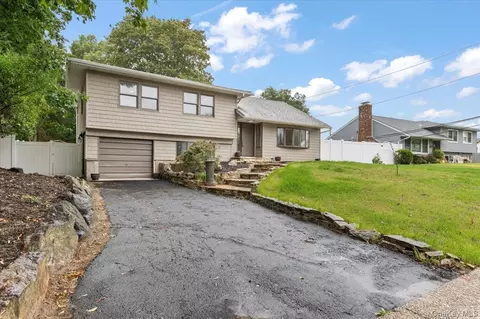 6 Nowick Ln, Smithtown, NY 11787