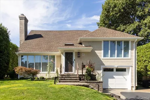 41 Birch St, North Hempstead, NY 11050