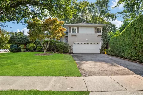 2 Doone Dr, Syosset, NY 11791