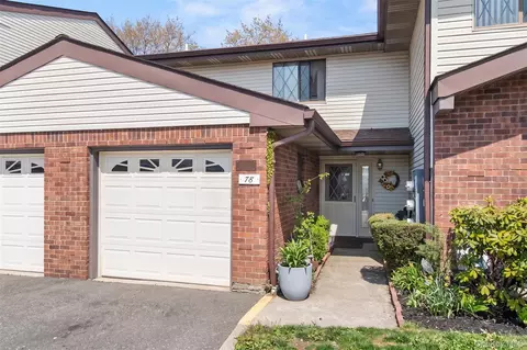 78 Cambridge Dr W, Copiague, NY 11726