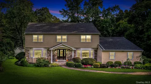 18 Norma Ln, Dix Hills, NY 11746