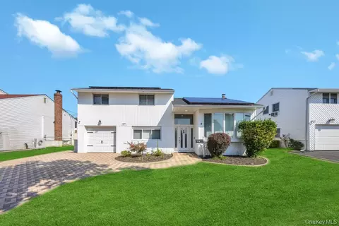 377 Clearmeadow Dr, East Meadow, NY 11554