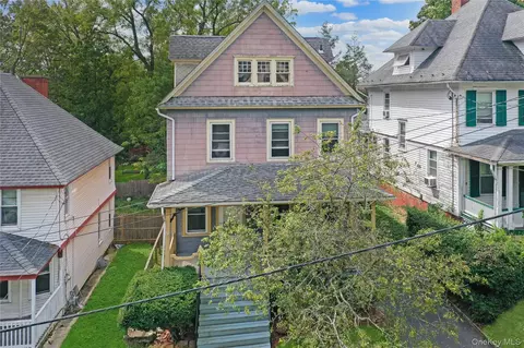 38 Prospect St, Middletown, NY 10940