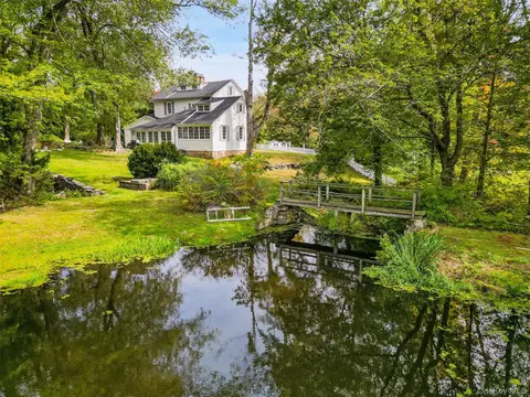 18 Salem Rd, Pound Ridge, NY 10576