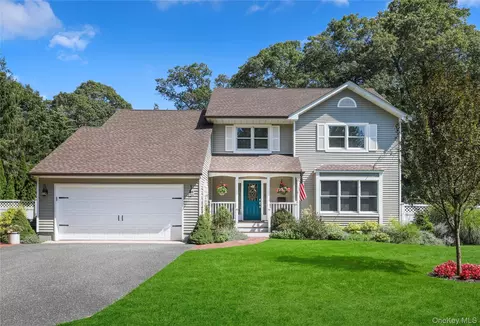 39 Roe Ave, Brookhaven, NY 11772