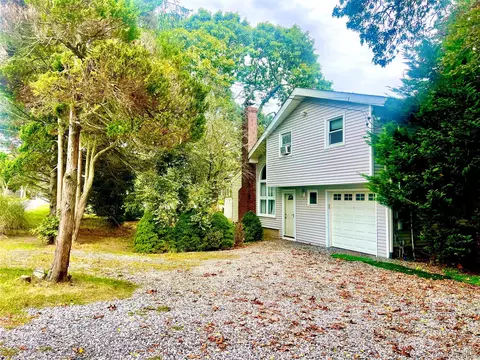 16 Lilac Rd, Westhampton Beach, NY 11978