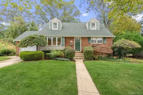 3783 Charlotte Ct, Seaford, NY 11783