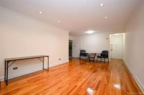 222-89 Braddock Ave #2E, New York, NY 11428