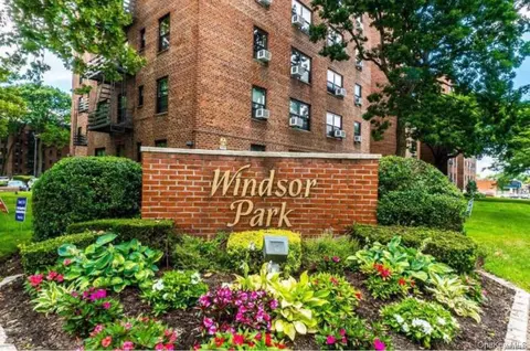 75-50 Bell Blvd #3F, Oakland Gardens, NY 11364