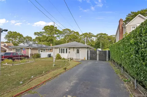 87 Biltmore Dr, Mastic Beach, NY 11951