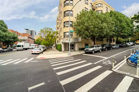 190 E Mosholu Pkwy S #4C, New York, NY 10458