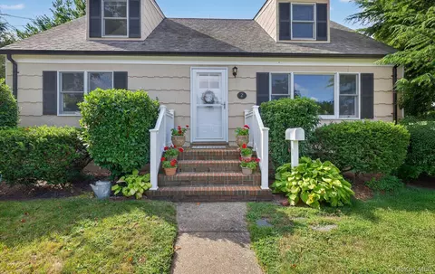 2 Perkins Ave, Amityville, NY 11701