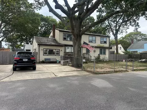 104 27th St, Copiague, NY 11726