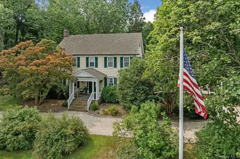 1 Beardsley Ln, Huntington, NY 11743