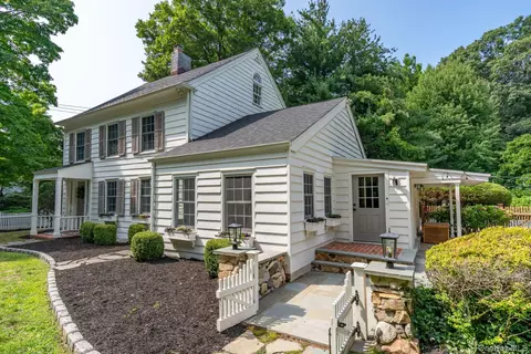 40 Goose Hill Rd, Cold Spring Harbor, NY 11724
