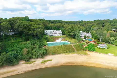 26 Tennis Court Rd, Oyster Bay, NY 11771