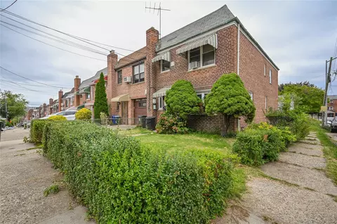 5243 69th Pl, New York, NY 11378