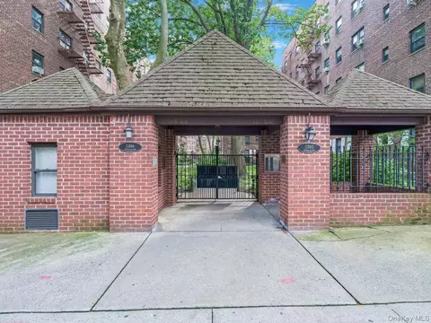 118-66 Metropolitan #5F, Kew Gardens, NY 11415
