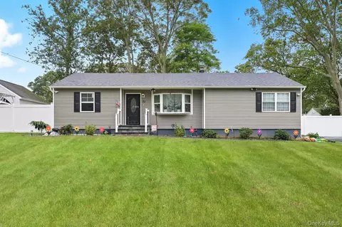 32 Ralph Ave, Lake Grove, NY 11755