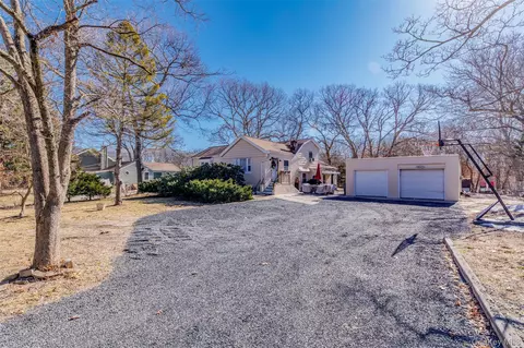 556 Hawkins Rd, Selden, NY 11784