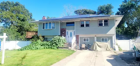11 Churchill Dr, Brentwood, NY 11717
