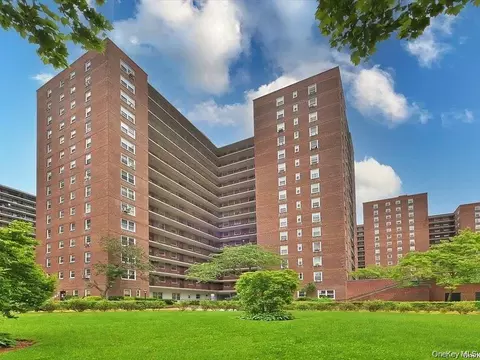 98-20 62nd Dr #8G, Rego Park, NY 11374