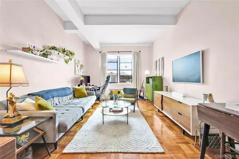 67-30 Dartmouth St #1D, New York, NY 11375