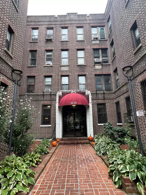 38-05 65 St #3G, New York, NY 11377