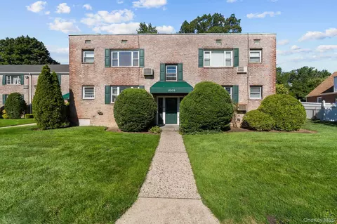 1004 Rottkamp St #3, Valley Stream, NY 11580