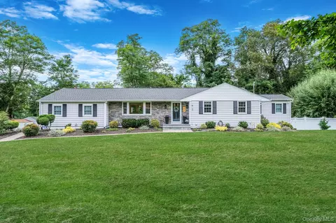 123 South Rd, Wading River, NY 11792