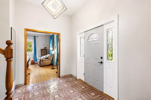 Entry Way - 75 Sunset Dr, Patterson, NY 12563 photo 1 of 3