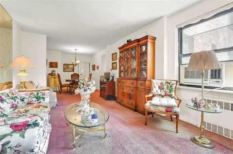 25-18 Union St #4G, Flushing, NY 11354
