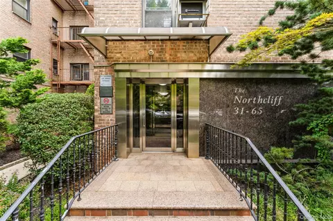 31-65 138th St #3K, Flushing, NY 11354