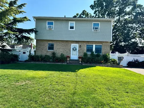 259 28th St, Copiague, NY 11726
