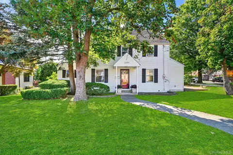 3384 Country Club Rd, New York, NY 10465