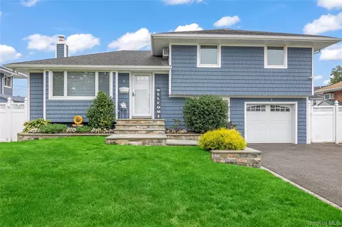 8 Gates Ave, Plainview, NY 11803